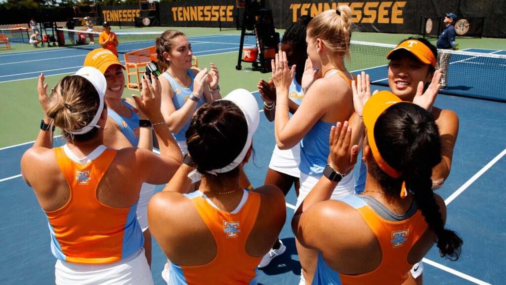 TOP NEWS: #17 Lady Volunteers assert dominance over #30 Commodores on Senior Day, winning 4-0.