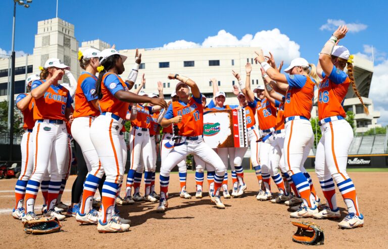 Gators Softball Advances to Women’s College World Series